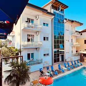 Hotel Brian, Velipoje